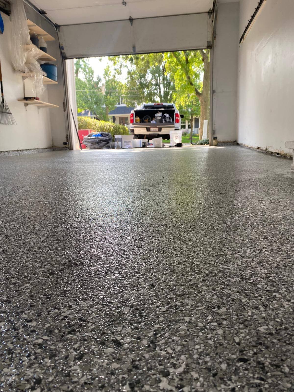 Finished flake floor with polyaspartic top coat